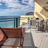 Charming Paint House Apartment in Pestana
