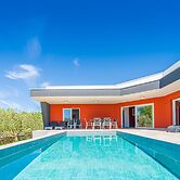 Modern Villa With Pool and Terrace