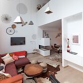 Unit 3 - Modern Smart Home Triplex Private Garden & Parking