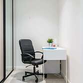 Modern 1 Bedroom in Tranquil Parklands