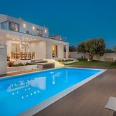 Luxury Villa Cinderella with Swimming Pool