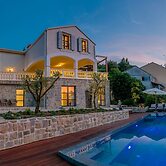 Beachfront Villa Feodora Grande
