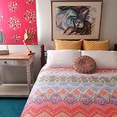 Stylish Comfortable Central Artists Home
