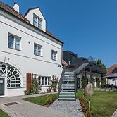 Yard Resort