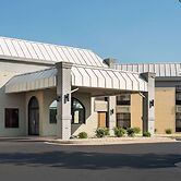 Days Inn & Suites by Wyndham Merrillville