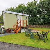 Shepherds Hut - The Hurdle