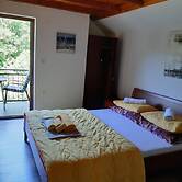 Holiday House Stipe