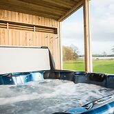 Platinum Lakeside Lodge at Mullans Bay