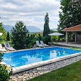 Luxury Green Oasis Villa With Pool!