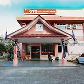 Super OYO 89640 Hotel Pelangi Marang