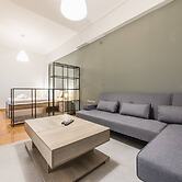 Vibrant Cozy Flat Near the Metro