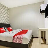 OYO 89583 Grove Hotel