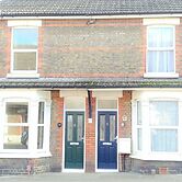 3-bed House With Superfast Wi-fi, DW Lettings 15vr