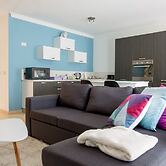 Luxury 3BR Apartment by the Sea, Prime Location