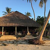 Mike's Beach Cottages