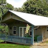 Country - 2 Bedrooms, 1 Baths, Sleeps 6 Cabin by RedAwning
