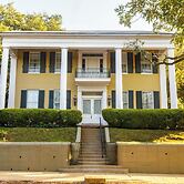 Anchuca Historic Mansion & Inn