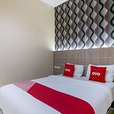 Super OYO 2320 Hotel Charvita