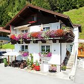 Spacious Apartment in Stuhlfelden near Ski Area