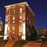 Grand Center Inn
