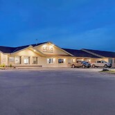 Villa Inn & Suites, SureStay Collection by Best Western