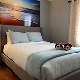 6149 Sandcrest · Next TO Universal. 8 Beds. Pool. Very Clean