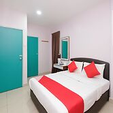 OYO 89877 Sun Triang Hotel