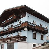 Sunny Hillside Apartment in Mittersill near Public Transport