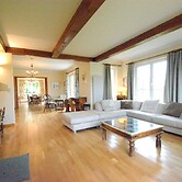 Spacious Villa Near Lesse