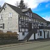 A Comfortable, Large House With Wifi in Hochsauerland, Suitable for 14