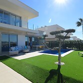 Sunny Villa With Fenced Garden