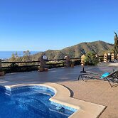 Spacious Villa with Hot Tub in Arenas