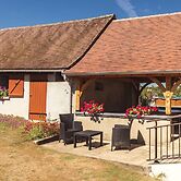 Beautiful Holiday Home Near Lake and Forest