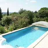 Saint-maximin: Pool & Peace