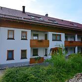 Cushy Apartment with Hot Tub, Sauna, Solarium, BBQ, Balcony