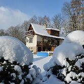 House With the Pool and Fenced Garden, Great View at Trosky Castle
