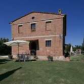 Farmhouse in Tuscany Near Siena & Hot Springs