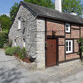 Cozy Cottage in Han-sur-Lesse near Forest
