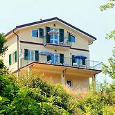 Belvilla by OYO Spacious Home Surrounded by Nature