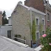 Stylish Stay Near Forest