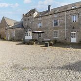 Charming Farmhouse in Ouffet for 7