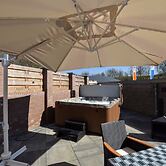 Luxury Holiday Home in the South of Limburg Province with Hot Tub, Sau