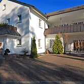 Tasteful Ground Floor Apartment with Terrace & Garden near Brilon