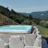 Beautiful Cottage in Pescia with Hot Tub