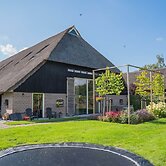Grandeur Farmhouse in Dwingeloo at a National Park