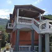 Nature Retreat in Testico