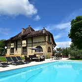 Elegant Mansion Stay in Belves