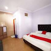 RedDoorz near Danau Toba Parapat