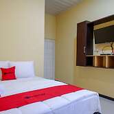 RedDoorz near Alun Alun Pati