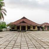 RedDoorz Syariah near Gor Ken Arok